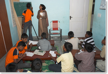 ASCT_Pictures_teacher and students in the mathematics learning hour